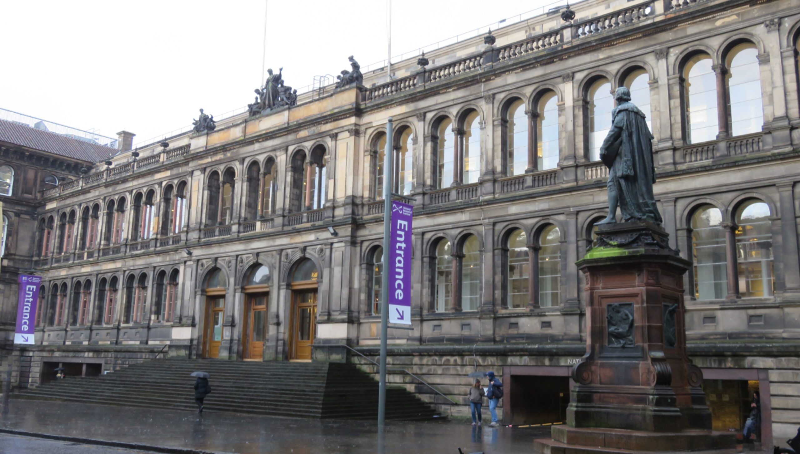 Fachada do Museu Nacional da Escócia, em Edimburgo
